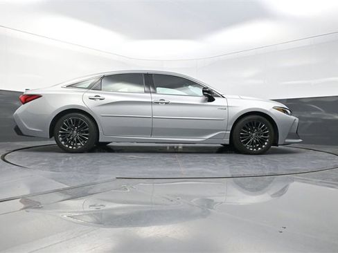 Used 2021 Toyota Avalon XSE image 34