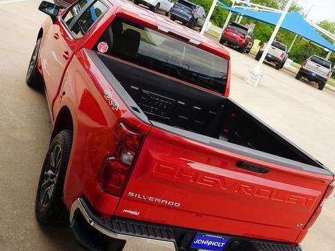 Used 2023 Chevrolet Silverado 1500 LT AWD/4WD image 14