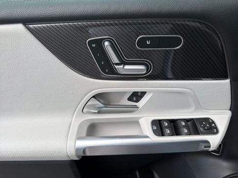 Used 2023 Mercedes-Benz GLB 35 AMG 4MATIC image 12