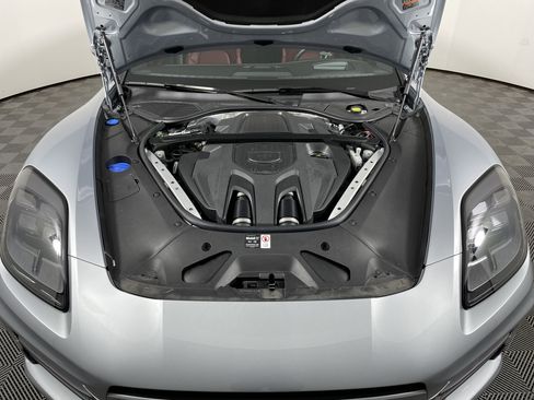 Used 2025 Porsche Panamera image 22