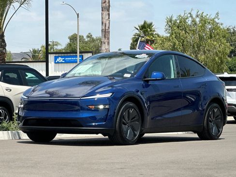 Used 2026 Tesla Model Y Long Range RWD image 8