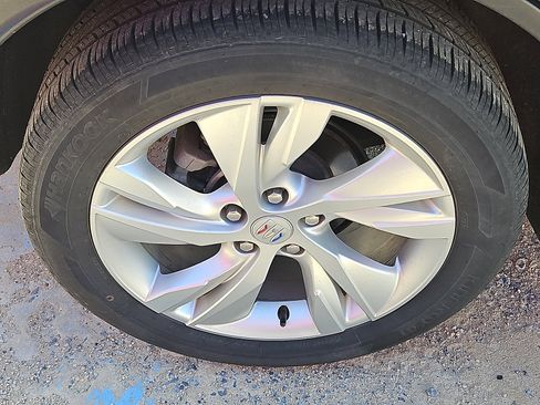 Certified 2024 Buick Encore GX Preferred FWD image 11