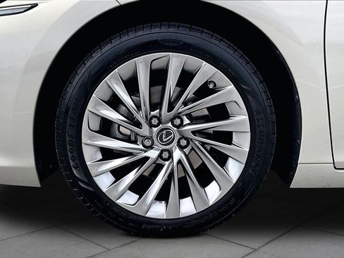 Used 2022 Lexus ES 350 Ultra Luxury w/ Accessory Package 2 FWD image 11