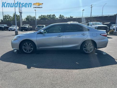 Used 2015 Toyota Camry SE FWD image 4