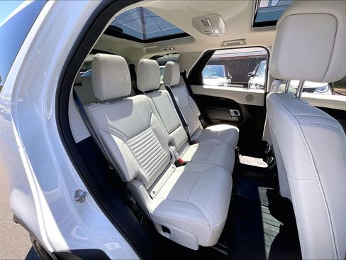 Used 2025 Land Rover Discovery S AWD/4WD image 30
