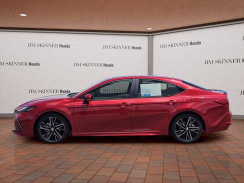 Used 2025 Toyota Camry XSE FWD image 15
