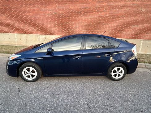 Used 2015 Toyota Prius image 2
