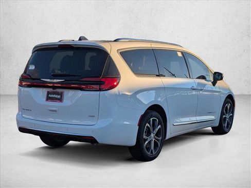 New 2026 Chrysler Pacifica Pinnacle image 2