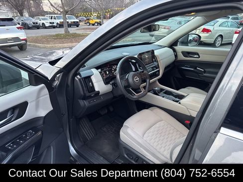 Used 2022 Nissan Pathfinder SV w/ SV Black Package image 11