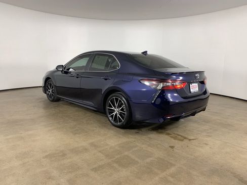 Used 2022 Toyota Camry SE image 14