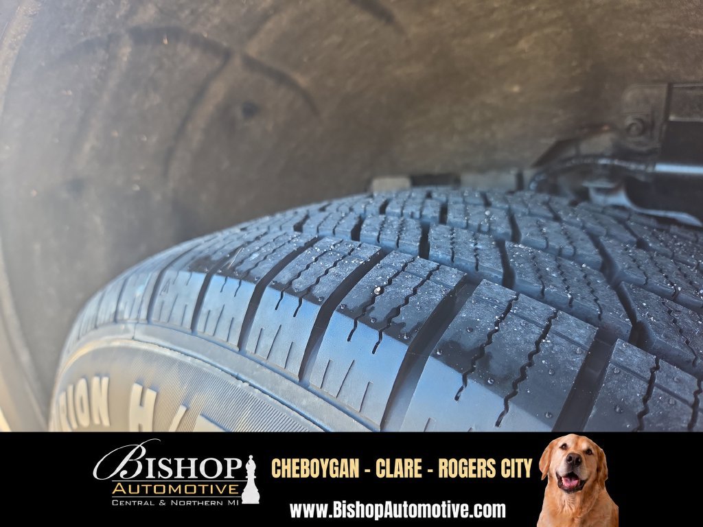 Used 2024 Nissan Rogue S AWD/4WD image 26