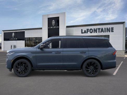 New 2026 Lincoln Navigator Reserve AWD/4WD image 3