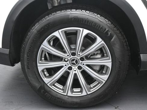 Used 2025 Mercedes-Benz GLC 300 4MATIC image 34