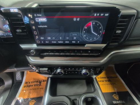 Used 2022 GMC Sierra 1500 SLT w/ SLT Premium Plus Package image 11