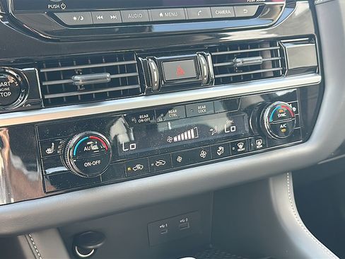 New 2025 Nissan Pathfinder SV w/ Black Appearance Package image 24