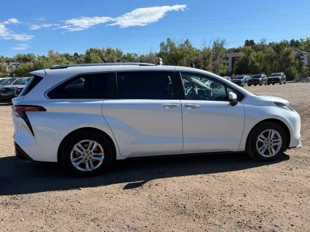 Used 2022 Toyota Sienna Limited AWD/4WD image 7