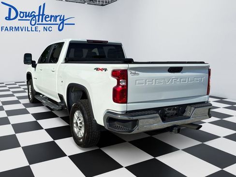 Used 2024 Chevrolet Silverado 2500 LT AWD/4WD image 3