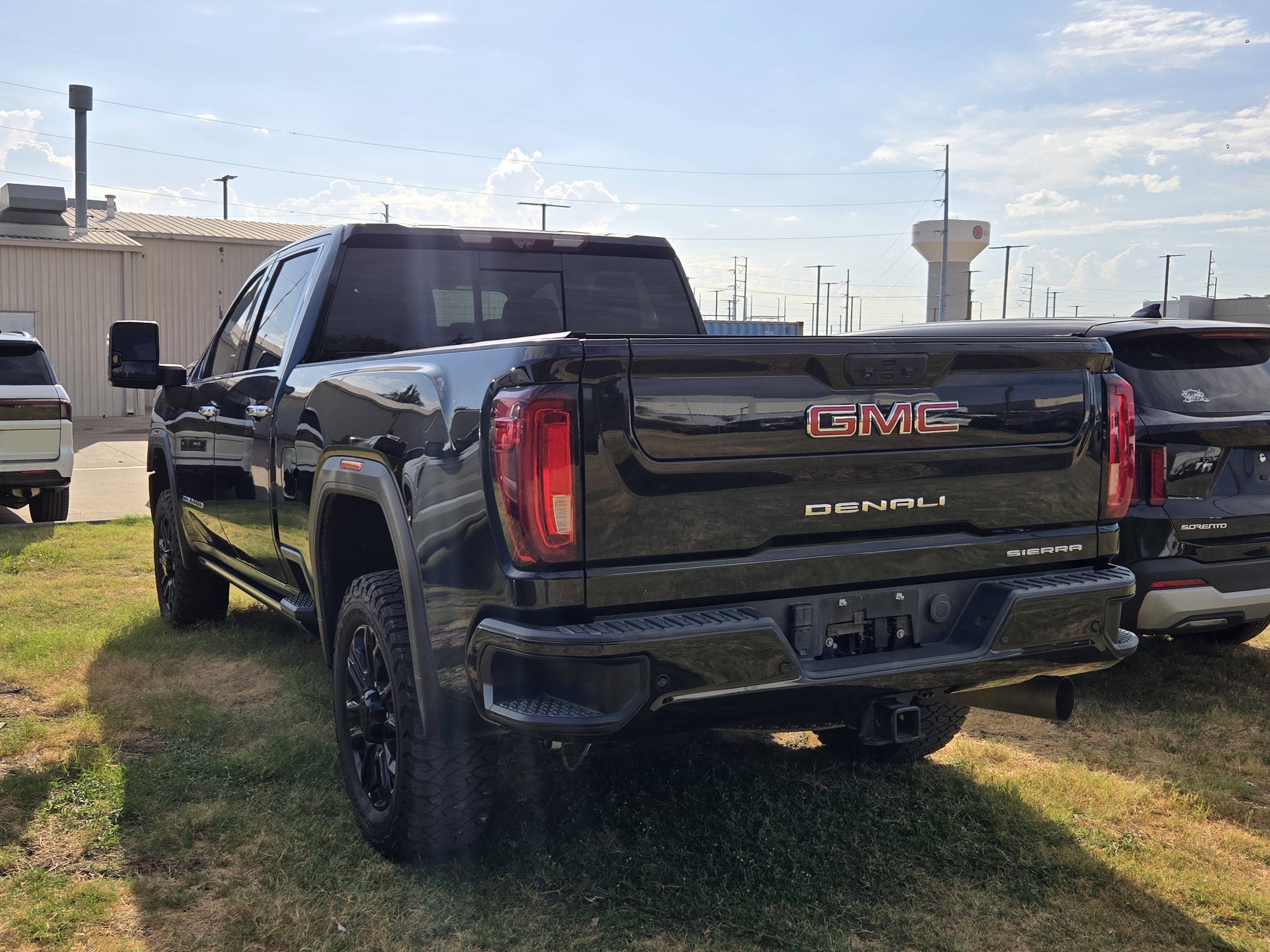 Used 2021 GMC Sierra 2500 Denali w/ Denali Black Diamond Edition AWD/4WD image 4