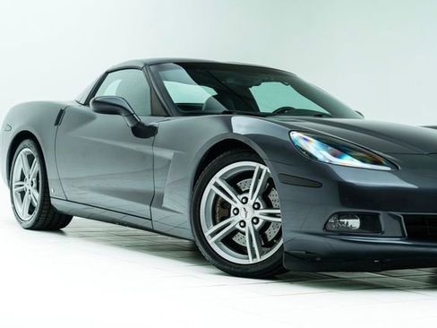Used 2009 Chevrolet Corvette Coupe w/ Z51 Performance Package image 3