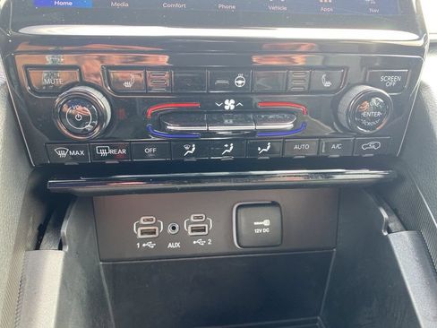 Used 2024 Jeep Grand Cherokee Limited w/ Black Appearance Package AWD/4WD image 20