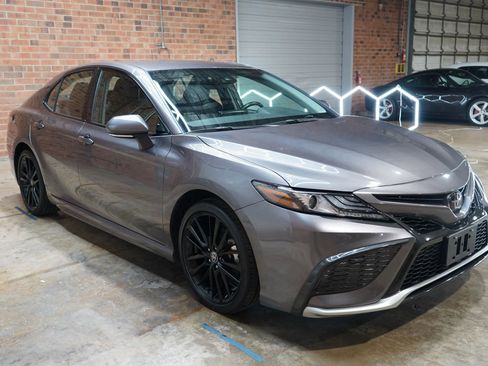 Used 2023 Toyota Camry XSE image 4