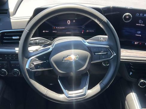 Used 2025 Chevrolet Suburban LT AWD/4WD image 16