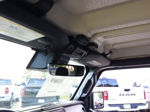 New 2025 Jeep Gladiator Willys image 13