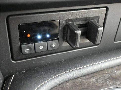 Used 2024 Nissan Armada Platinum w/ Captain's Chairs Package image 6