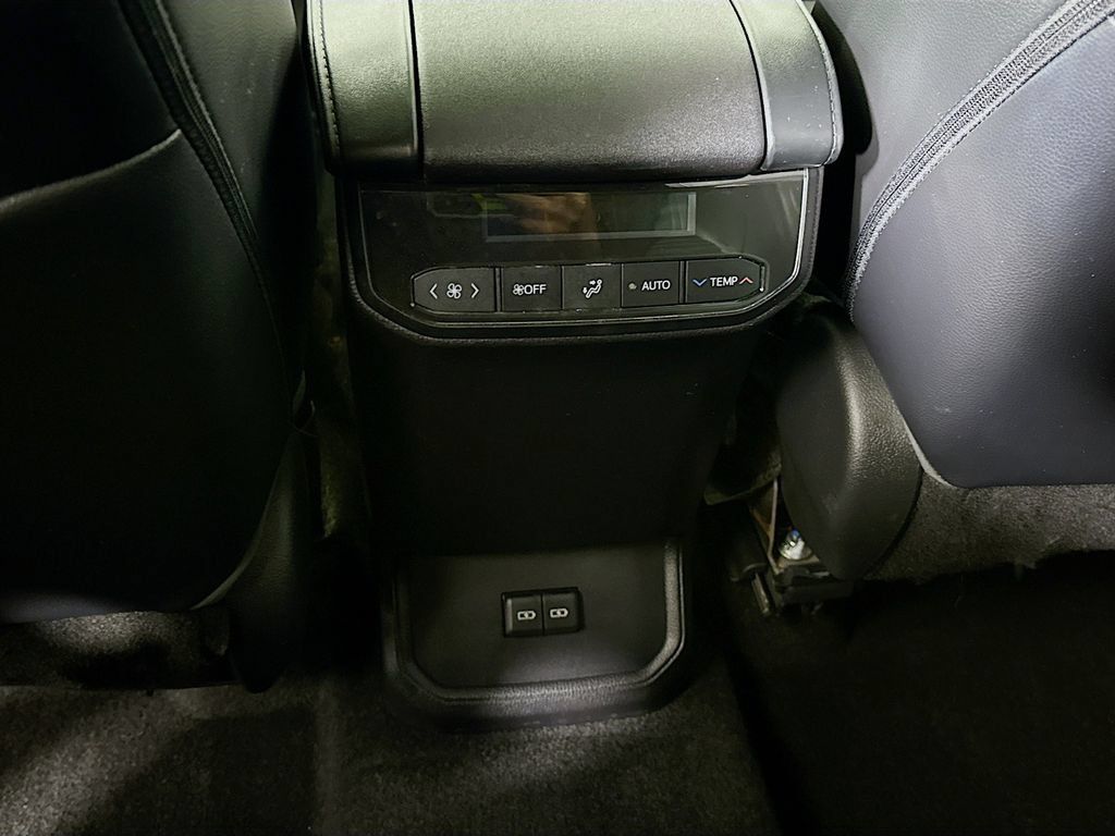 Used 2023 Toyota Highlander XSE AWD/4WD image 12
