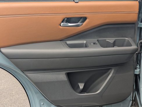 Certified 2026 Nissan Pathfinder Platinum w/ Cargo Package FWD image 19