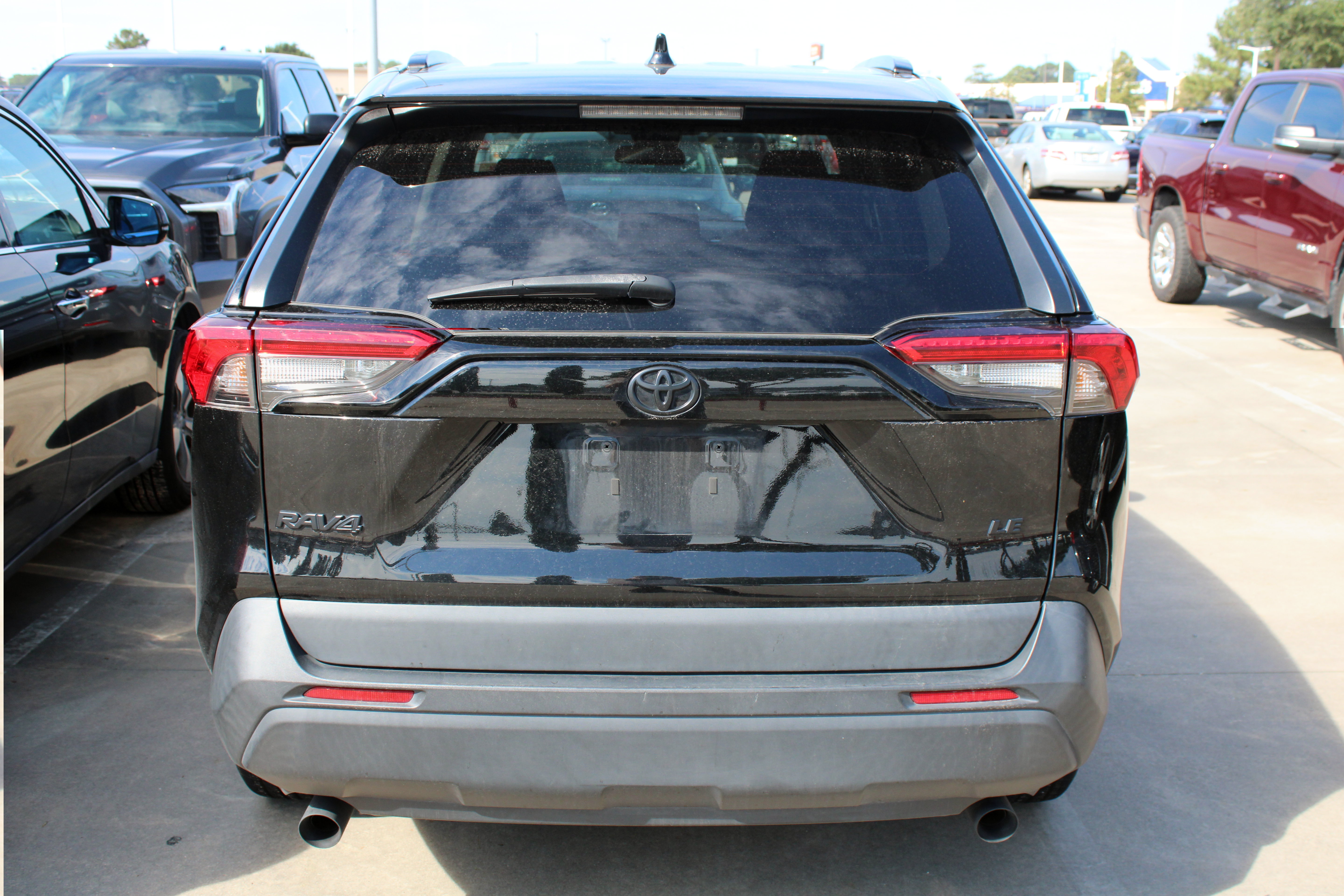 Used 2021 Toyota RAV4 LE FWD image 8
