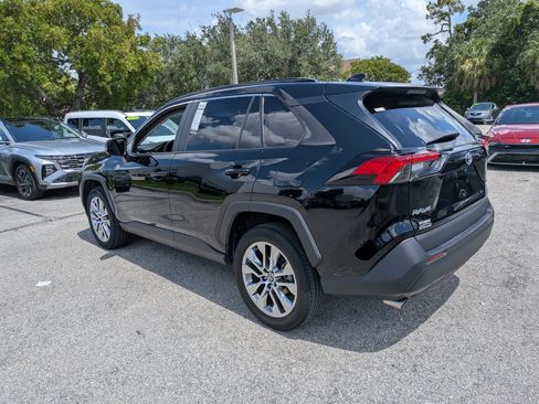 Used 2020 Toyota RAV4 XLE Premium FWD image 6