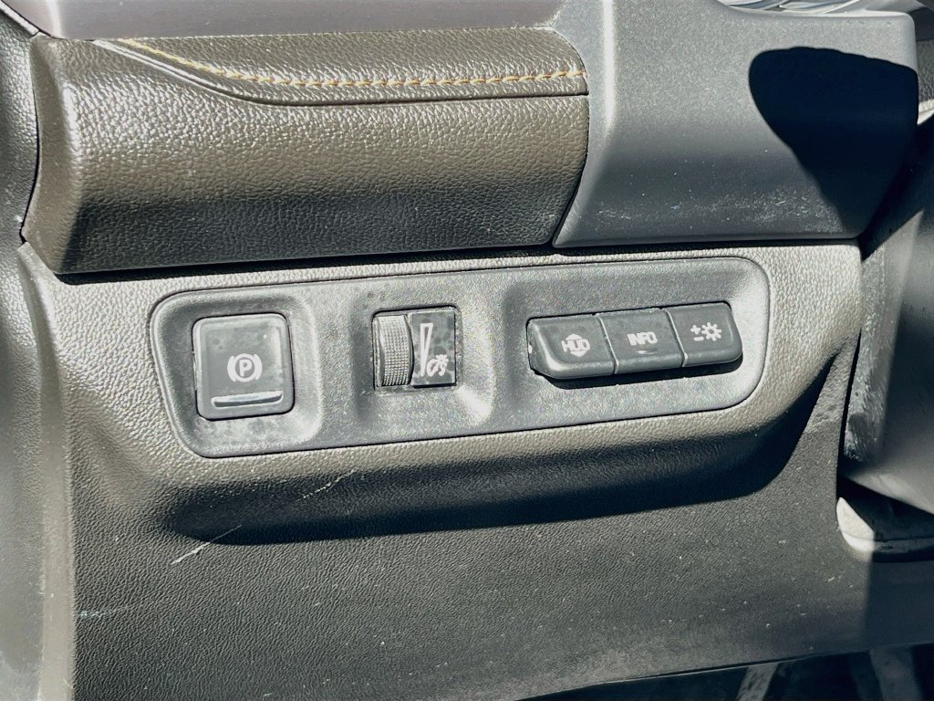 Used 2022 GMC Acadia AT4 w/ Technology Package AWD/4WD image 10
