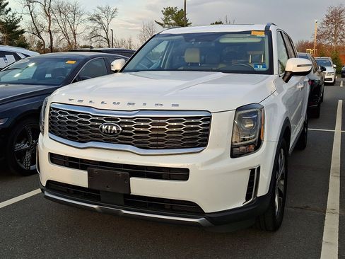 Used 2020 Kia Telluride S image 2