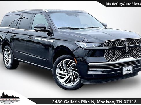 Used 2025 Lincoln Navigator L Reserve AWD/4WD image 1