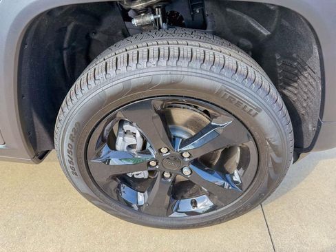 Used 2025 Jeep Grand Cherokee L Limited w/ Black Appearance Package image 20