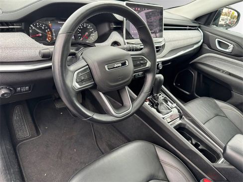 Used 2022 Jeep Compass Latitude w/ Sun and Sound Group image 11