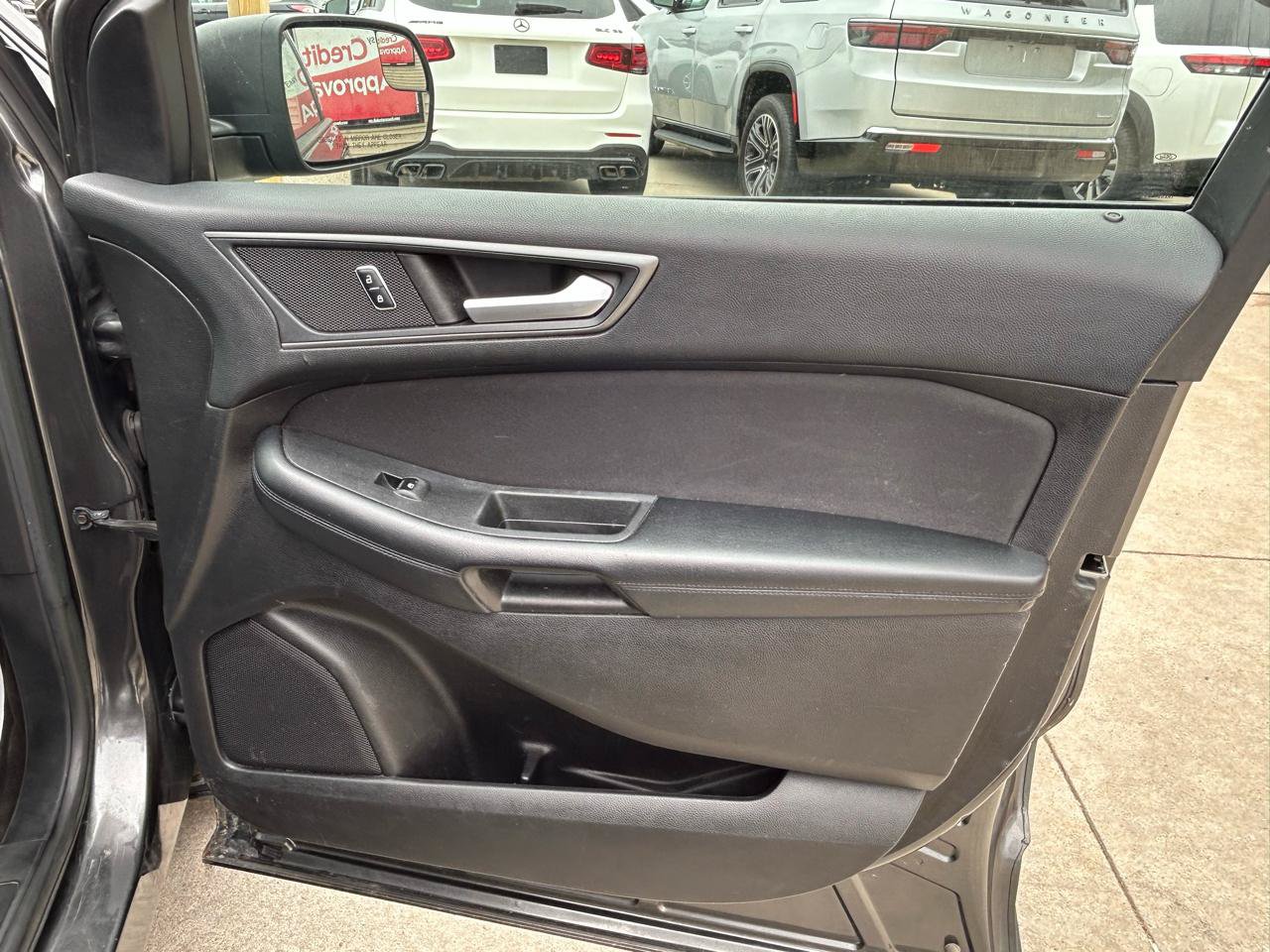 Used 2017 Ford Edge SE AWD/4WD image 16