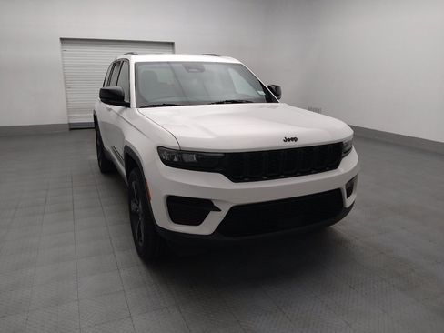 Used 2023 Jeep Grand Cherokee Altitude RWD image 14
