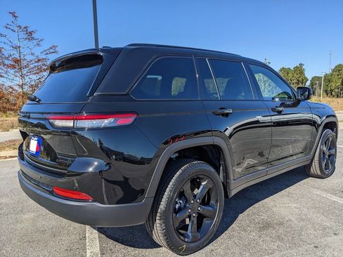 New 2025 Jeep Grand Cherokee Limited w/ Black Appearance Package image 22