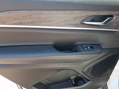 Used 2023 Jeep Grand Cherokee L Limited AWD/4WD image 19