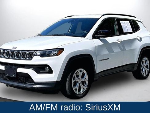 Used 2024 Jeep Compass Latitude AWD/4WD image 4
