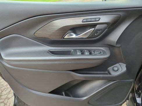 Used 2022 GMC Terrain SLT w/ LPO, Floor Liner Package image 12