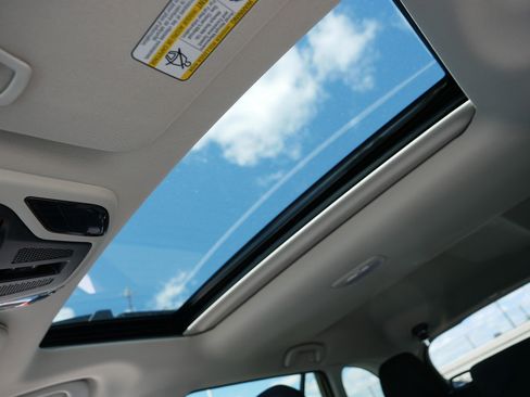 Certified 2025 Subaru Outback Premium AWD/4WD image 32