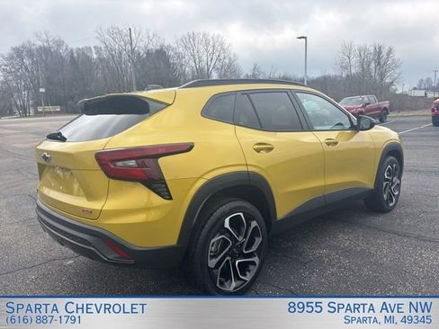 Used 2024 Chevrolet Trax RS w/ Driver Confidence Package image 3