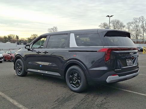 New 2026 Kia Carnival FWD image 3