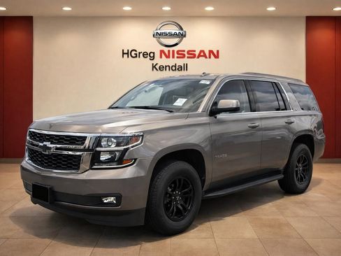 Used 2019 Chevrolet Tahoe LT w/ Luxury Package RWD image 3