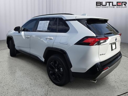 Used 2024 Toyota RAV4 SE image 6