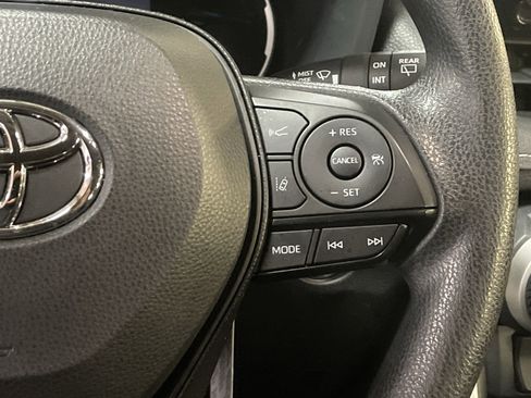 Used 2025 Toyota RAV4 XLE image 12