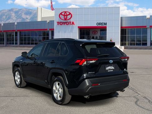 Used 2021 Toyota RAV4 LE AWD/4WD image 5